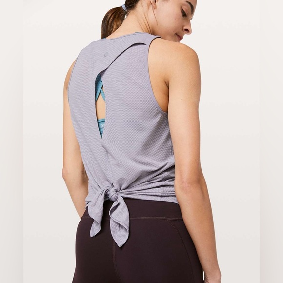 Lululemon Open Up Tank in Heathered Lavender Grey / Lavender Grey Size 6 - Picture 4 of 8